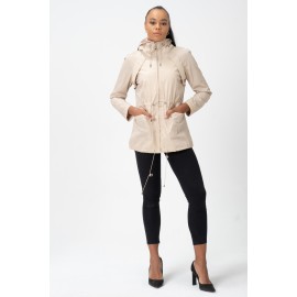 Kadın Büzgülü Kapüşonlu Saten Astarlı Metal Aksesuarlı Cepli Yağmurluk - Trençkot - KN1 Krem Bej