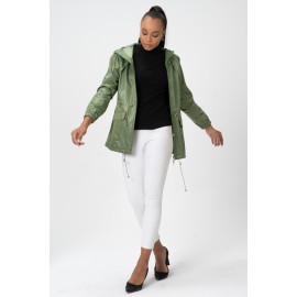 Kadın Büzgülü Kapüşonlu Saten Astarlı Metal Aksesuarlı Cepli Yağmurluk - Trençkot - KN1  Zümrüt Yeşil